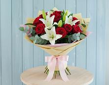 Букет цветов из:  Лилии и Розы в Глажево