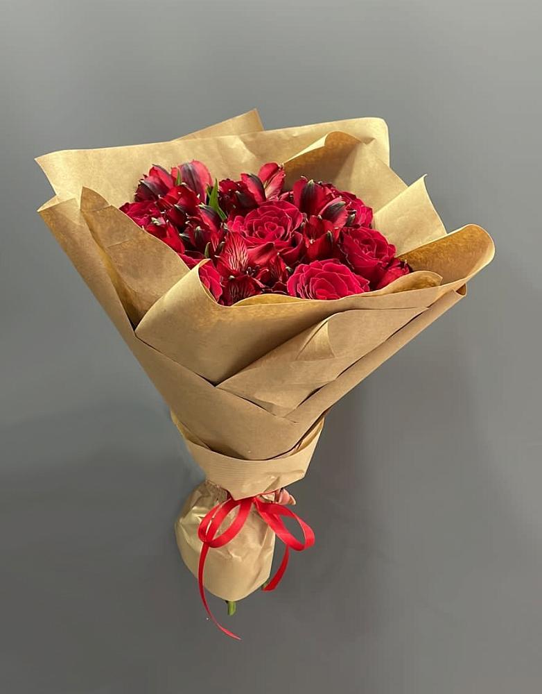 Букет цветов из: Альстромерии и Розы в Глажево