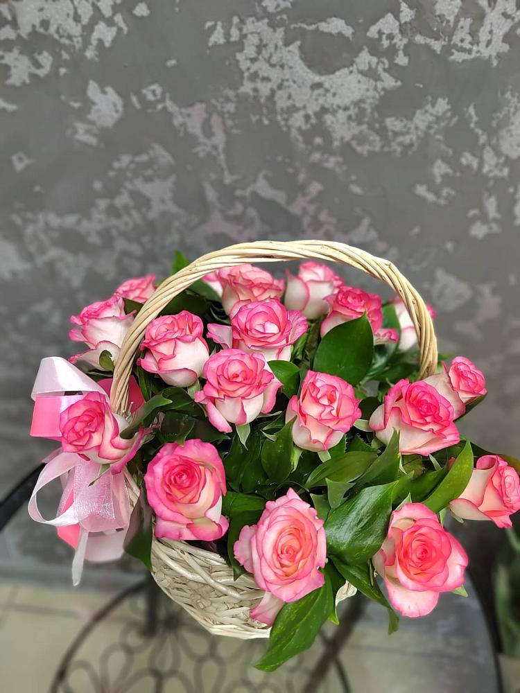 Цветочная композиция из Розы в корзине в Глажево