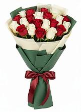 Букет Микс из красных и белых роз в Глажево