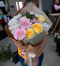 Букет цветов из:  Герберы, Розы и Хризантемы в Глажево