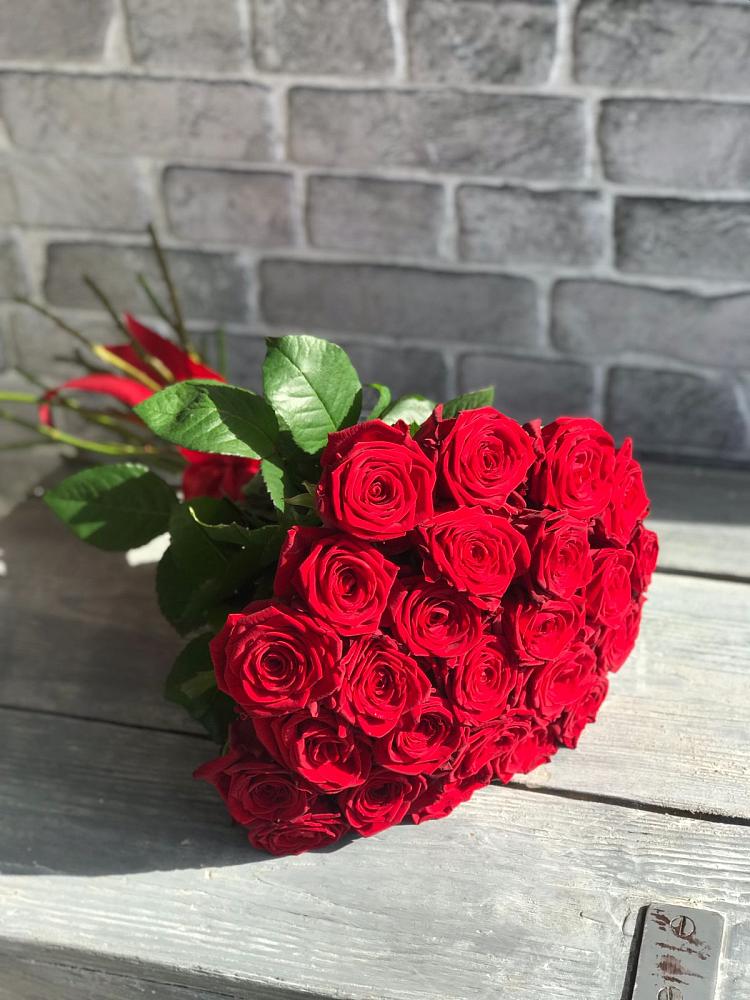 Букет Красные розы Фридом в Глажево
