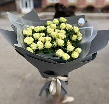 Букет Белые кустовые розы Солинеро в Глажево