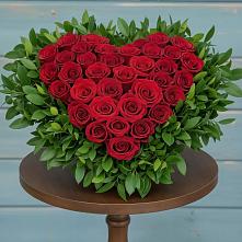 Цветочная композиция из Розы в виде сердца в Глажево