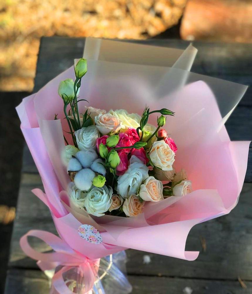 Букет цветов из: Розы и Лизиантусы в Глажево