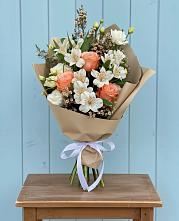 Букет цветов из:  Альстромерии, Лизиантусы, Розы и Хризантемы в Глажево