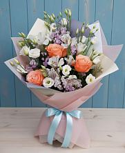 Букет цветов из:  Лизиантусы, Розы, Альстромерии и Гипсофила в Глажево