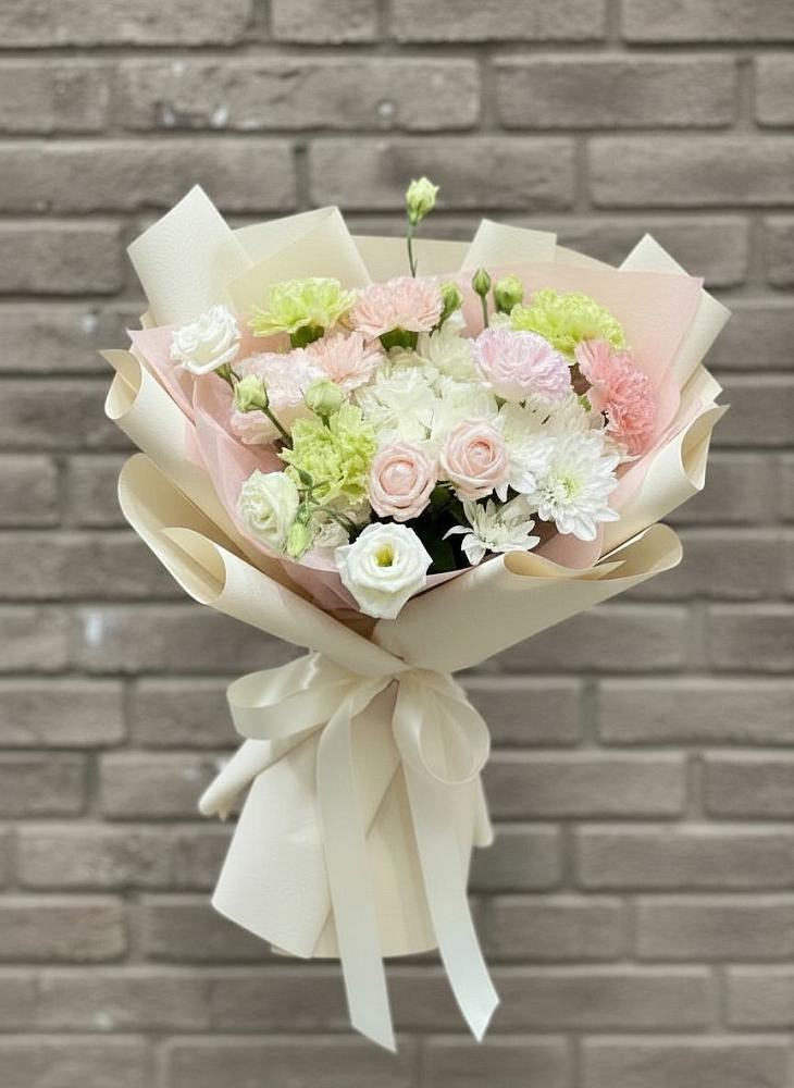 Букет цветов из: Гвоздики, Розы, Лизиантусы и Хризантемы в Глажево