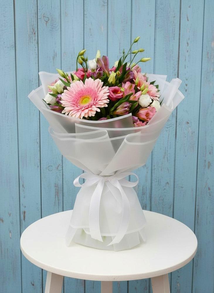 Букет цветов из: Герберы, Альстромерии и Лизиантусы в Глажево