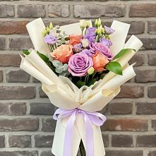 Букет цветов из:  Лизиантусы и Розы в Глажево