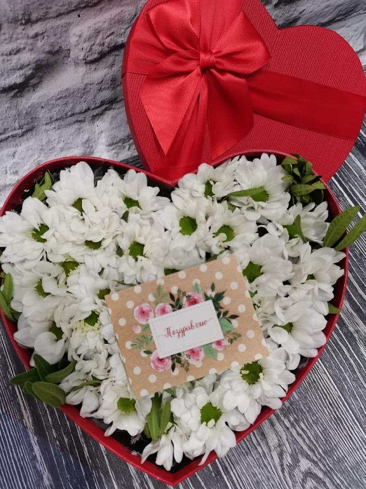 Цветочная композиция из Хризантемы в виде сердца в Глажево