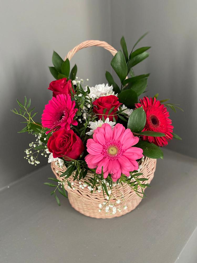 Цветочная композиция из Розы, Хризантемы и Герберы в корзине в Глажево