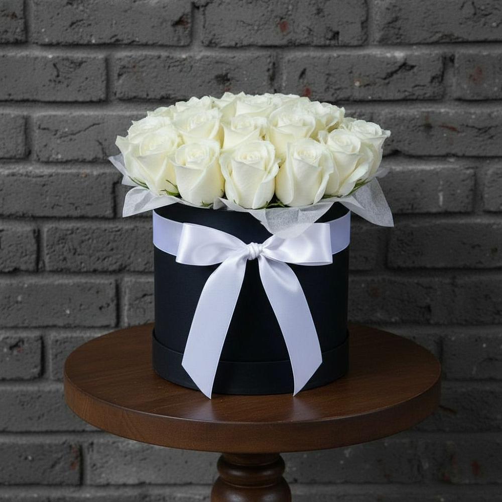 Цветочная композиция из Розы в шляпной коробке в Глажево