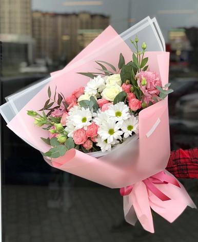 Букет цветов из: Розы, Лизиантусы и Хризантемы в Глажево