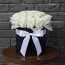 Цветочная композиция из Розы в шляпной коробке в Глажево