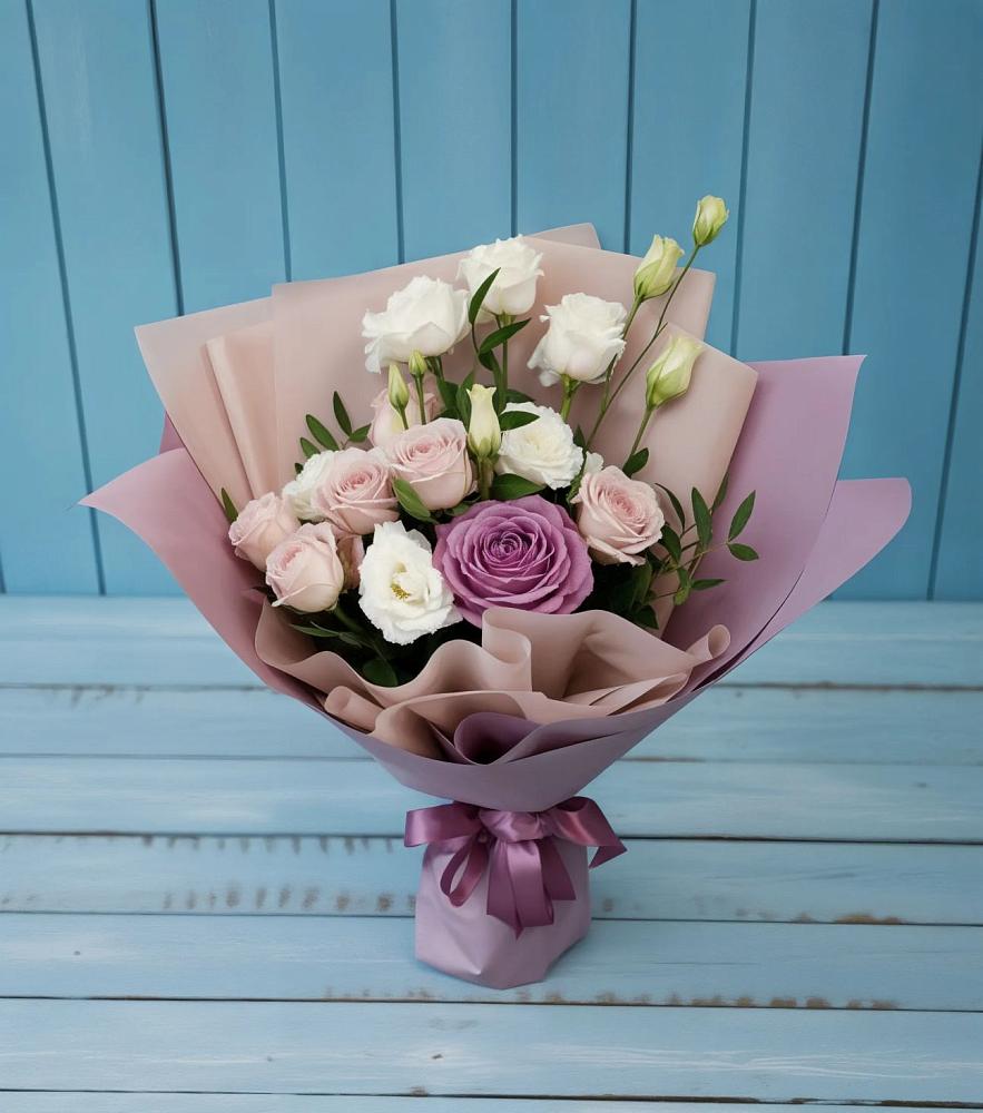 Букет цветов из: Розы и Лизиантусы в Глажево